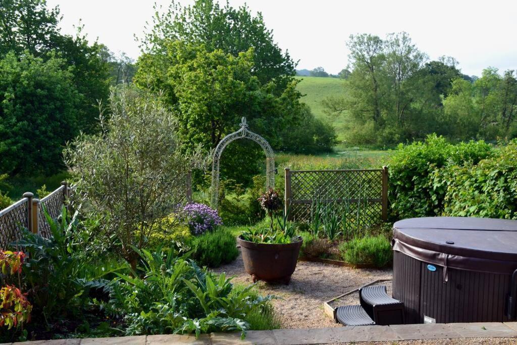 Luxury, Rural Shepherds Hut With Hot Tub Nr Bath Bristol Exteriér fotografie