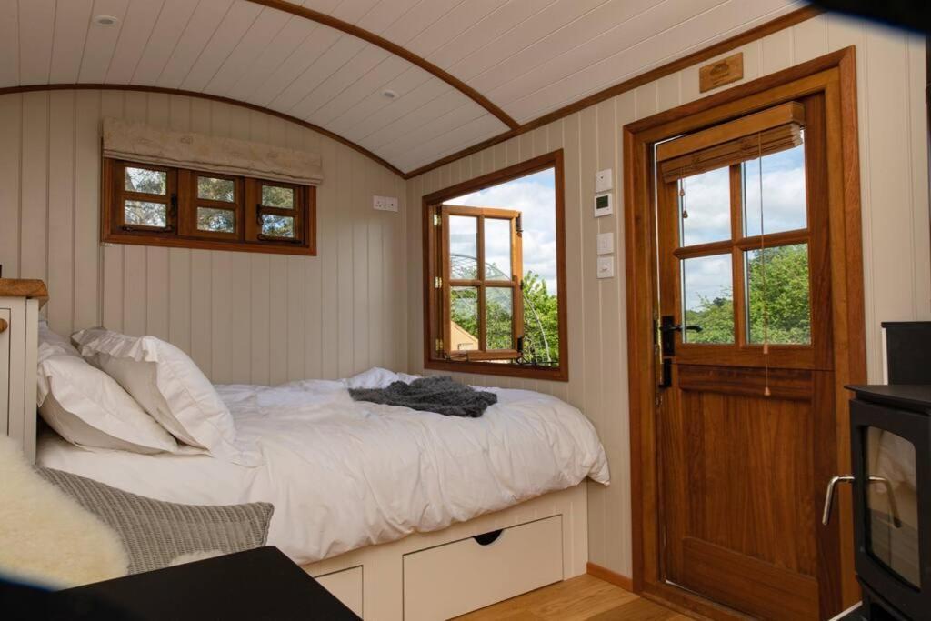 Luxury, Rural Shepherds Hut With Hot Tub Nr Bath Bristol Exteriér fotografie